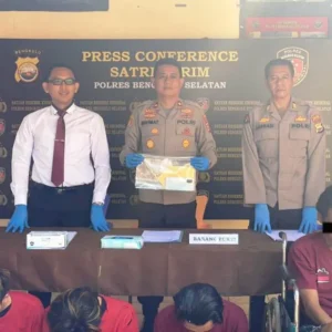 Lagi Nongkrong di Taman, 2 Pemuda Jadi Korban Penusukan Lagi Nongkrong di Taman, 2 Pemuda Jadi Korban Penusukan
