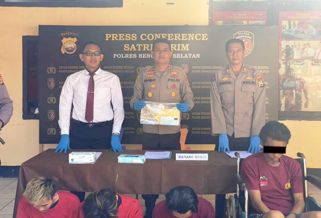 Lagi Nongkrong di Taman, 2 Pemuda Jadi Korban Penusukan