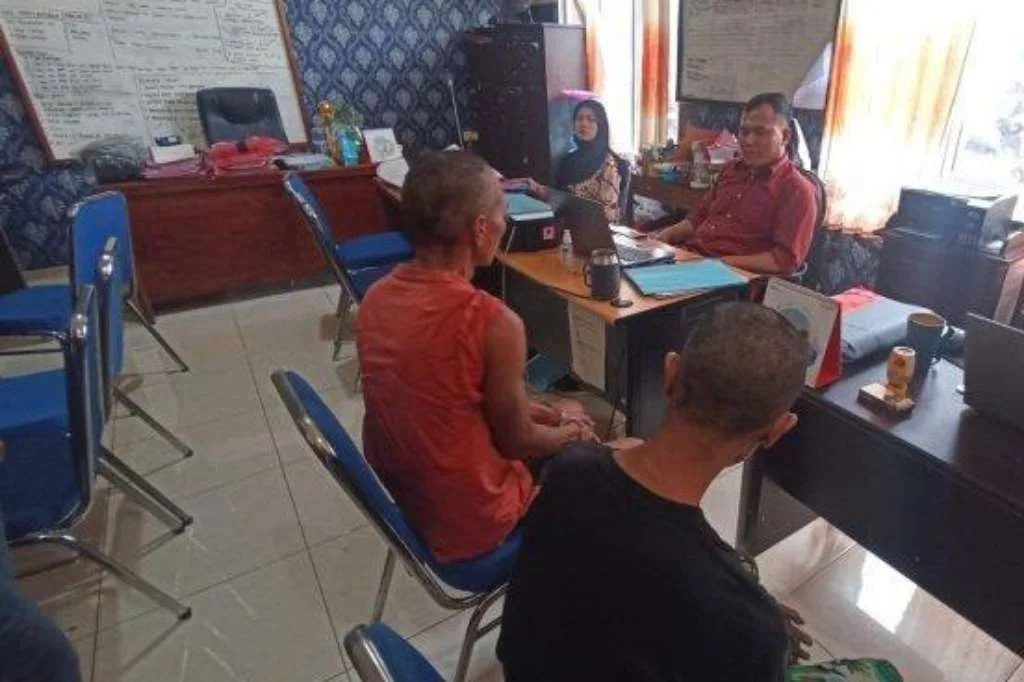 Lempari Kaca Mobil dengan Batu, 2 Pria Diamankan Polisi