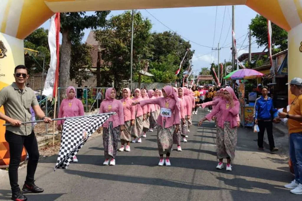 Lomba Baris Kreasi Meriahkan HUT RI di Kelurahan Kanigoro