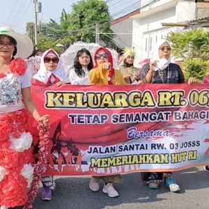 Meriahkan HUT RI, RW 03 Kelurahan Slerok Kota Tegal Gelar Karnaval Jalan Sehat