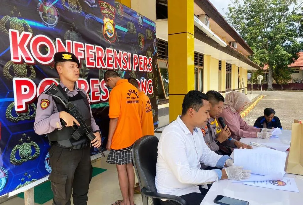 Perkara Cemburu, Foto Telanjang Dada Mantan Pacar Dijadikan Status WA