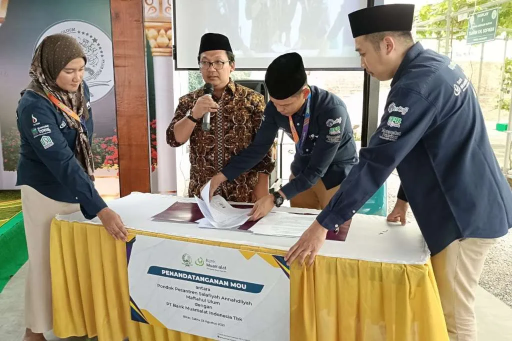 Permudah Pendaftaran Haji dan Umroh, Bank Muamalat dan Ponpes Maftahul Umum Tandatangani MOU