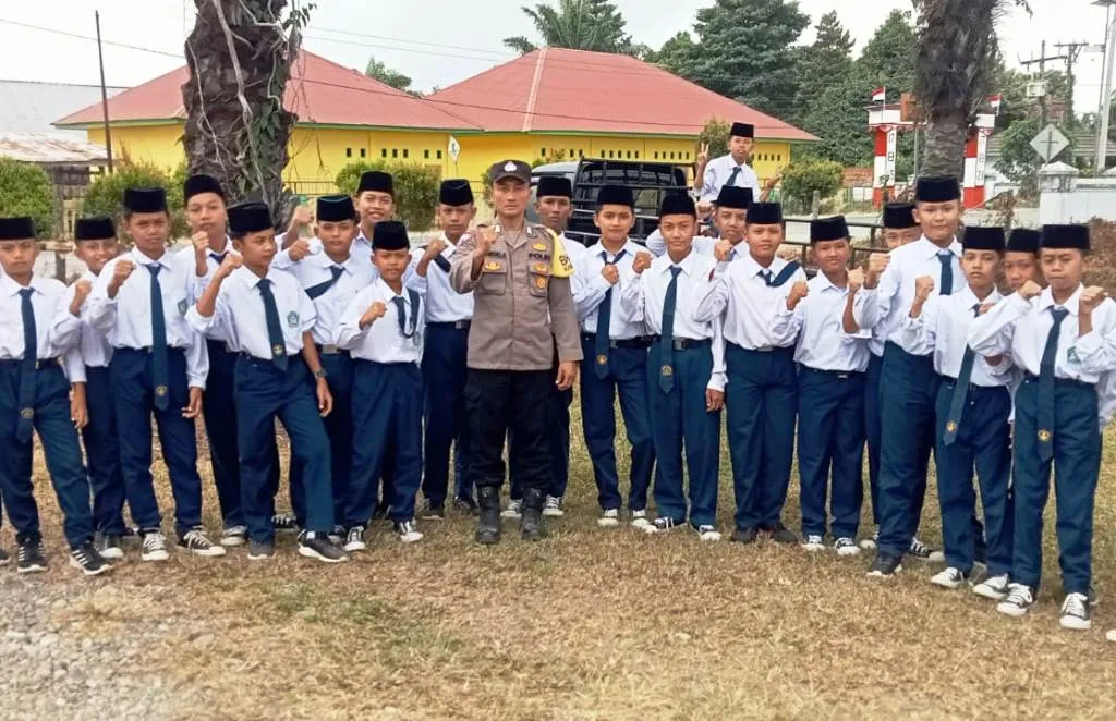 Police Goes To School, Polsek Mukomuko Ajarkan Bahaya Narkoba dan Kenakalan Remaja