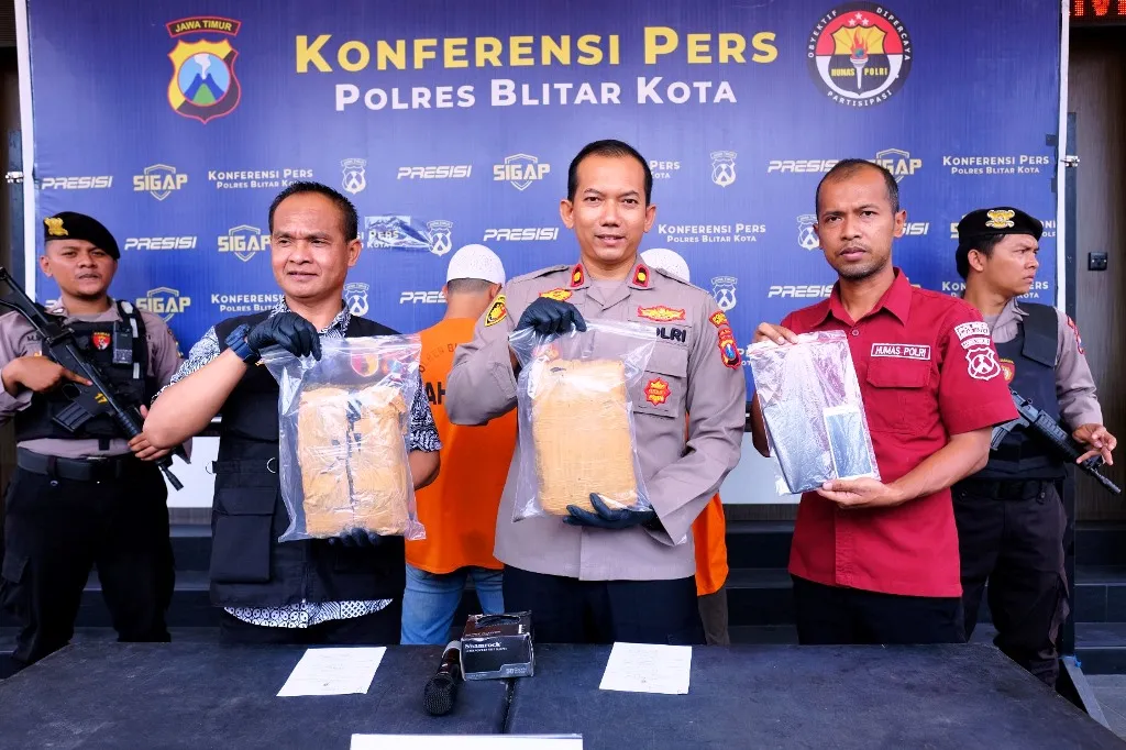 Satgas Narkoba Polres Blitar Kota Berhasil Ungkap Peredaran Ganja 1,85 Kg