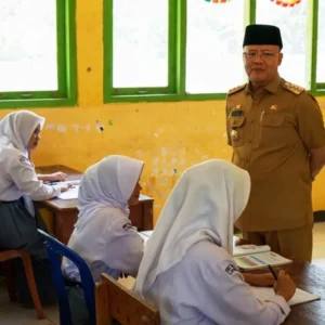 Satu Guru Satu Murid, Gubernur Rohidin Dorong Program Pemberantasan Buta Huruf Al-Qur’an Satu Guru Satu Murid, Gubernur Rohidin Dorong Program Pemberantasan Buta Huruf Al-Qur'an