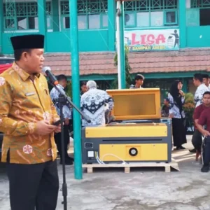 SMKN 1 Kota Bengkulu Terima Bantuan, Saidirman: Terimakasih Bapak Presiden SMKN 1 Kota Bengkulu Terima Bantuan, Saidirman: Terimakasih Bapak Presiden