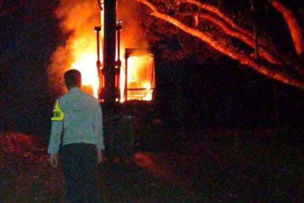 Tidak Tahu Apa Penyebabnya, 1 Unit Alat Berat di Benteng Terbakar
