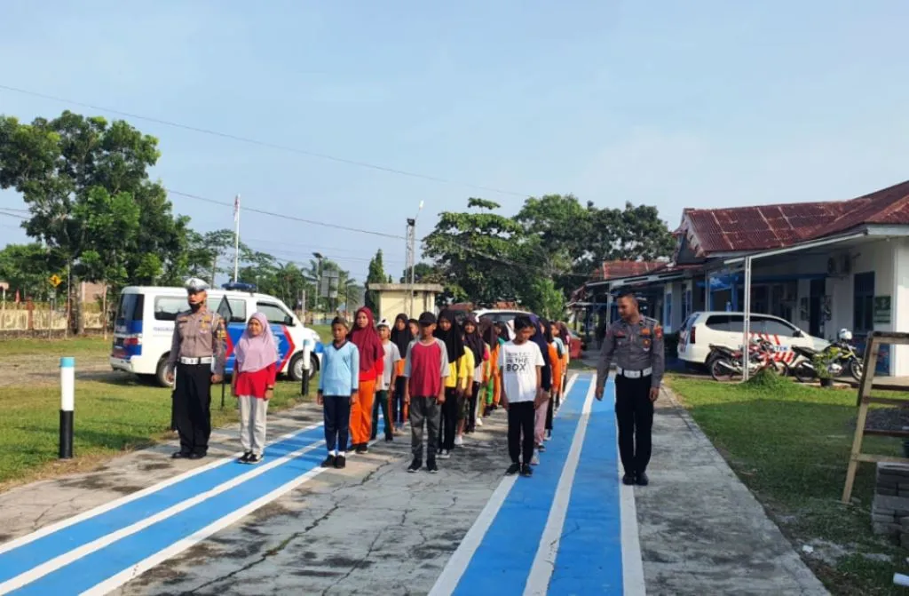 Tingkatkan Kesadaran Berlalu Lintas, Polres Mukomuko Bina Polisi Cilik
