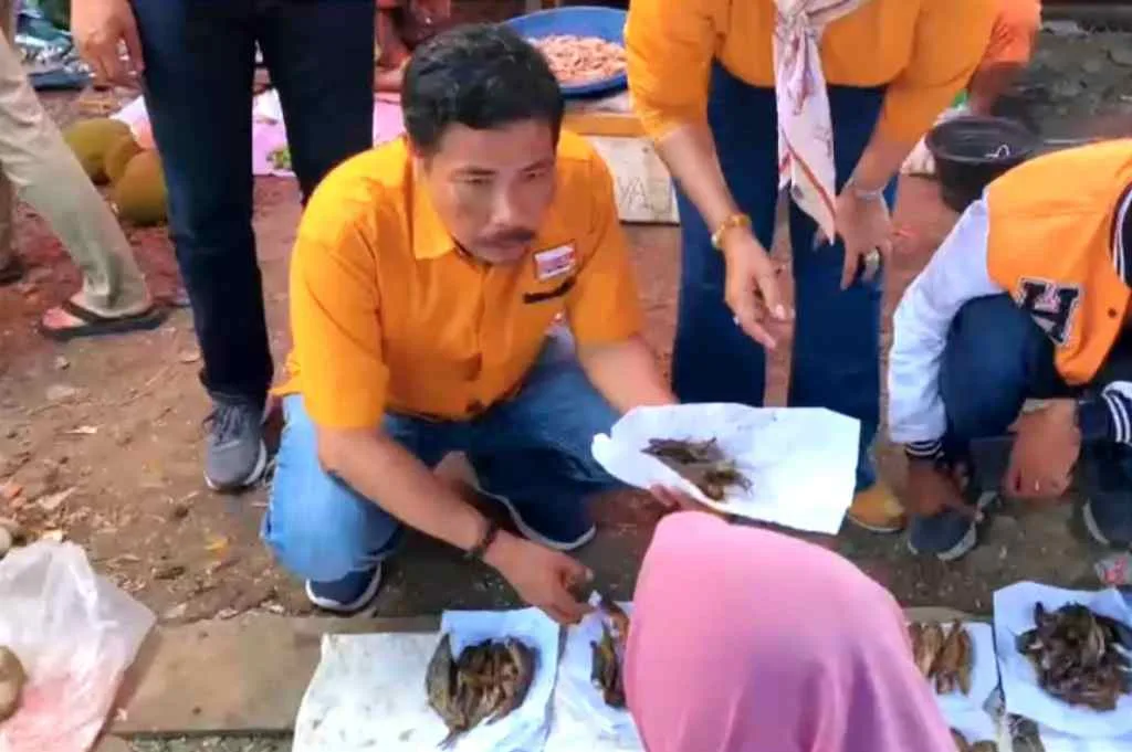 Blusukan ke Pasar Kutau Manna, Kata Bang Usin Pemerintah Harusnya Gini Loh