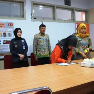 BNN Tulungagung Sidak Tes Urine Sekolah dan Instansi Pemerintah BNN Tulungagung Sidak Tes Urine Sekolah dan Instansi Pemerintah