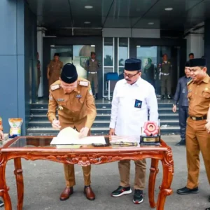 Cegah Produksi Gabah Keluar Bengkulu, Pemprov dan Bulog Tandatangani Perjanjian