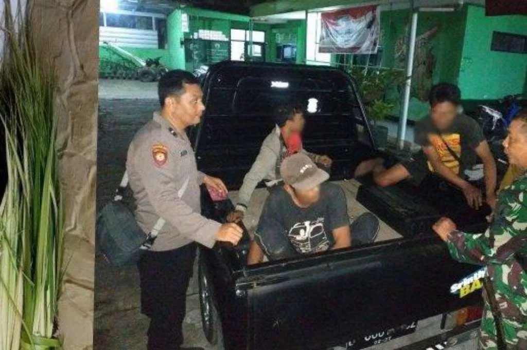 Curi 23 Ikat Janur Kelapa, 3 Unit Motor Dipanggang Massa