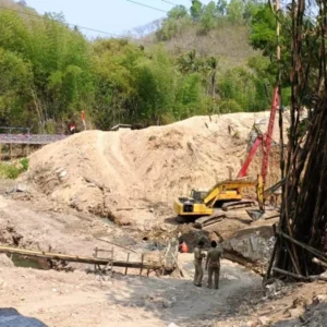 DPRD Kabupaten Blitar Sidak Pembangunan Jembatan, Kontraktor Optimis Capai Target Waktu