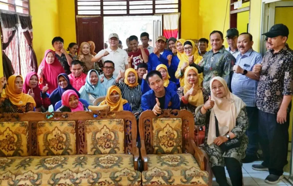 Dukung Kemandirian Penyandang Disabilitas, Gubernur Rohidin Serahkan Bantuan Perangkat Alat Jahit