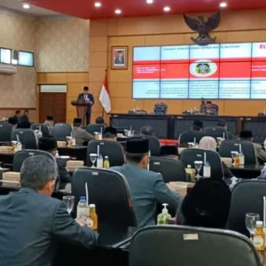 Hadiri Rapat Paripurna DPRD, Walikota Blitar Sampaikan 3 Raperda Ini