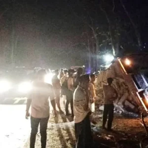 Hantam Tronton, Ayah dan Anak Asal Surabaya ini Tewas Di tempat