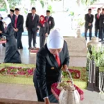 Hari Jadi ke-78 Provinsi Jawa Timur, Gubernur Khofifah Ziarah Makan Bung Karno