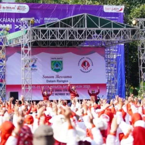 Kiat Sehat Bersama, Ribuan anggota Klub Jantung Sehat Padati Halaman Balaikota Kiat Sehat Bersama, Ribuan anggota Klub Jantung Sehat Padati Halaman Balaikota