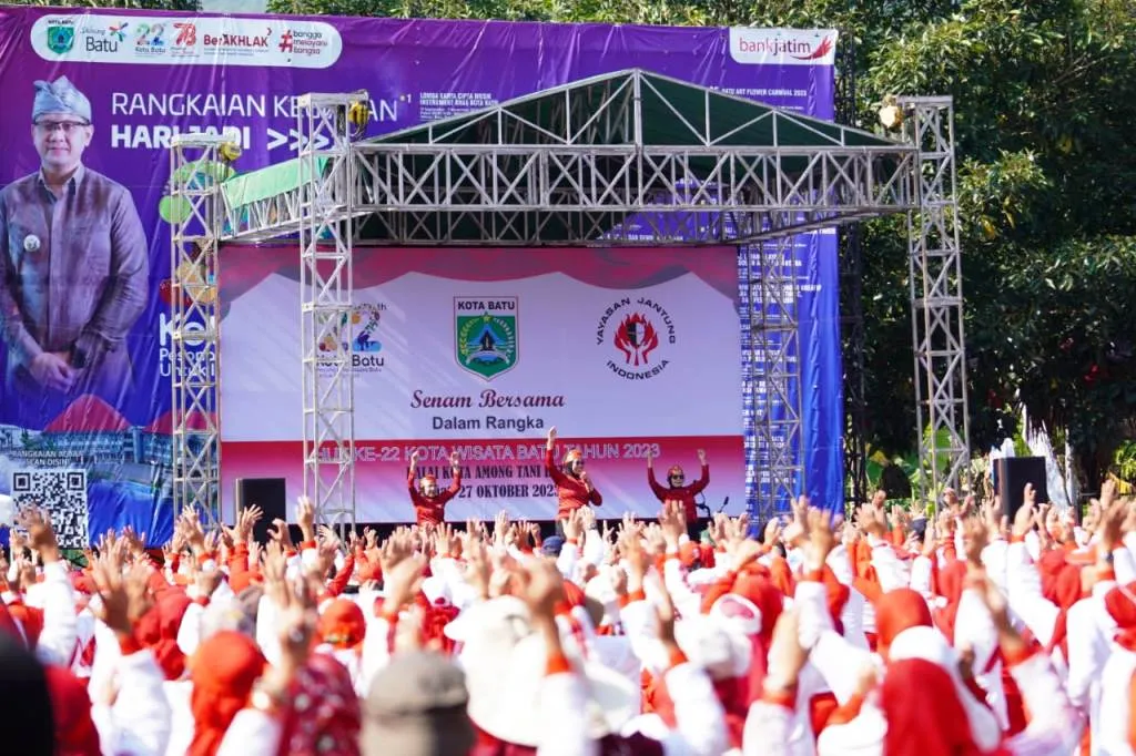 Kiat Sehat Bersama, Ribuan anggota Klub Jantung Sehat Padati Halaman Balaikota