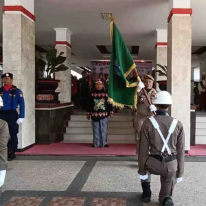 Kirab Pataka Jer Basuki Mawa Beya Tiba di Kota Blitar