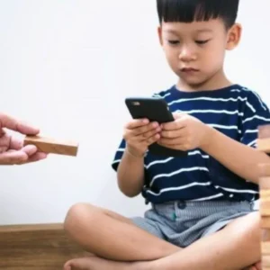 Panduan Orang Tua dalam Mengawasi Penggunaan Gadget Anak Panduan Orang Tua dalam Mengawasi Penggunaan Gadget Anak Panduan Parenting, Cara Efektif Membimbing Anak yang Selalu Ingin Menang