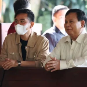 Prabowo Subianto Resmi Umumkan Gibran Rakabuming Raka Sebagai Bakal Cawapresnya Prabowo Subianto Resmi Umumkan Gibran Rakabuming Raka Sebagai Bakal Cawapresnya Rencana Utang Pemerintah Prabowo Ditambah Bertahap, Rasio Maksimal 40% PDB