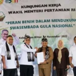 Bupati Malang Terima SK Pelepasan Varietas Tebu Pringu 1201 dari Wamen Pertanian