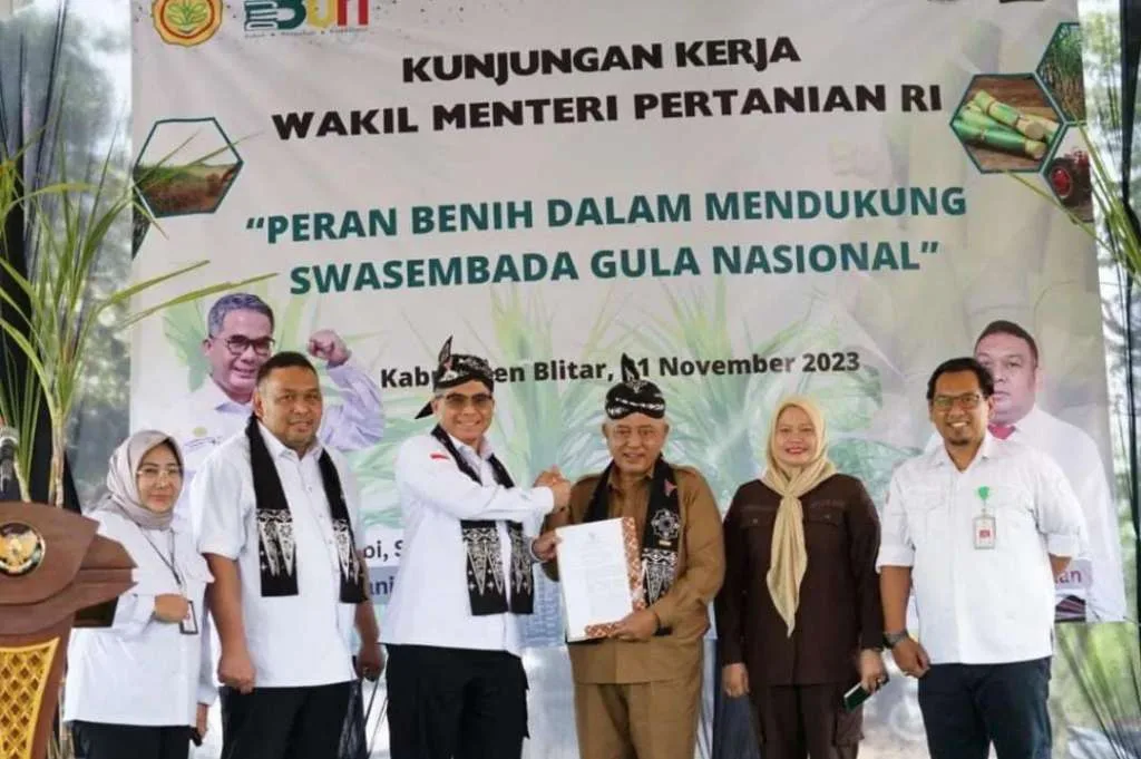 Bupati Malang Terima SK Pelepasan Varietas Tebu Pringu 1201 dari Wamen Pertanian