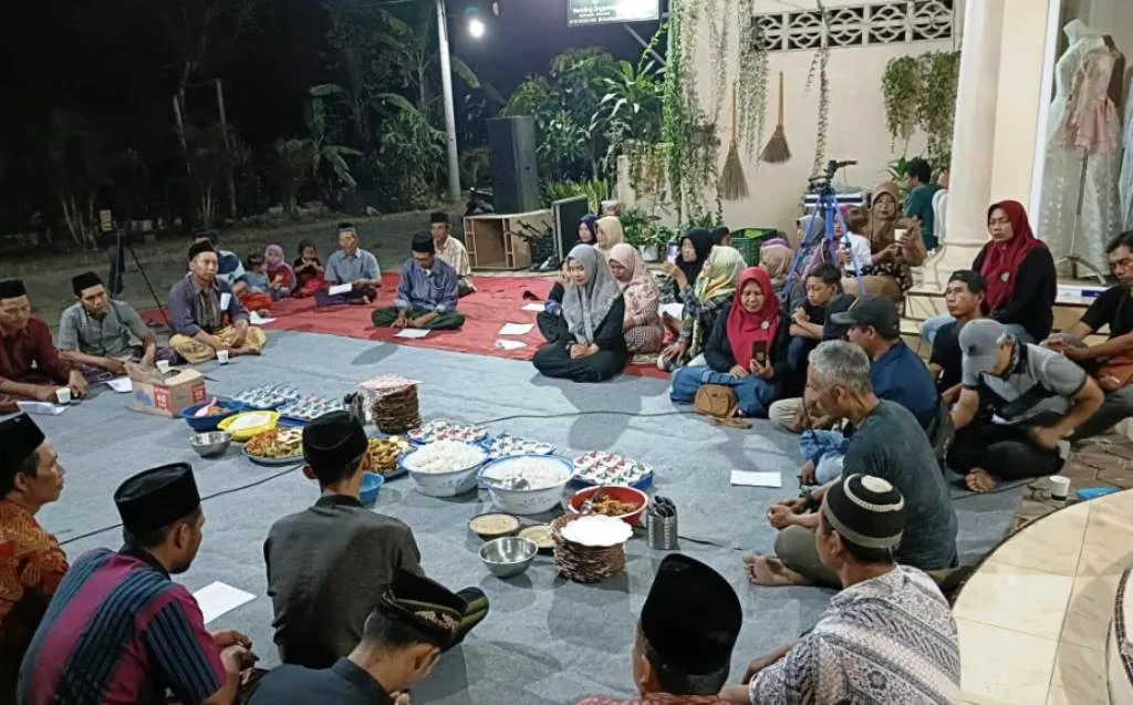 Caleg Dapil III, Ike Nurdiani Dorong Penggunaan Pupuk Organik di Desa Kolomayan