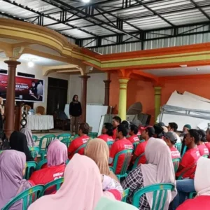Ike Nurdiani Dampingi Romy Soekarno Turun Ke Desa, Konsolidasi Dengan Warga