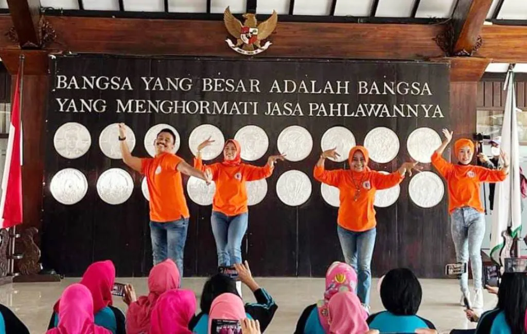 Inovasi Kesehatan, Olahraga Line Dance Diperkenalkan ke Organisasi Wanita Kota Batu
