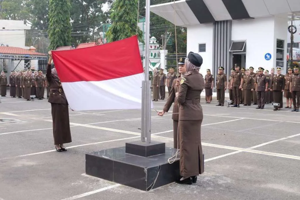 Kajati Rina Virawati Komandoi Upacara 10 November 2023Â 