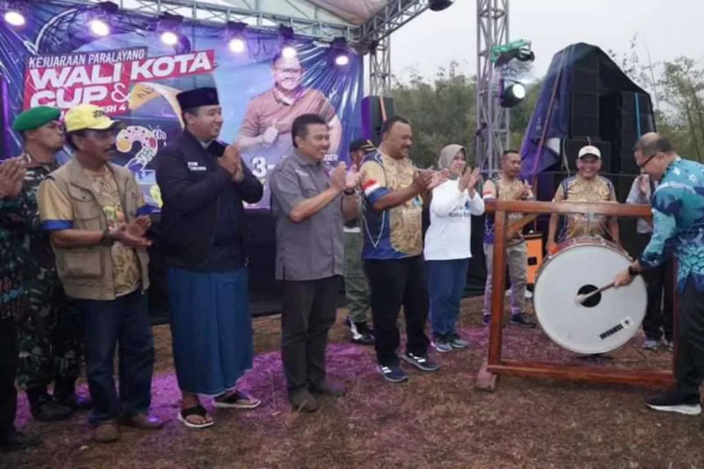 Kejuaraan Paralayang Piala Wali Kota Batu Seri IV 2023 Resmi Dibuka PJ Walikota