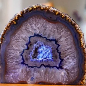 Membuat Keajaiban Rasa dan Tampilan, Kue Geode yang Mengagumkan