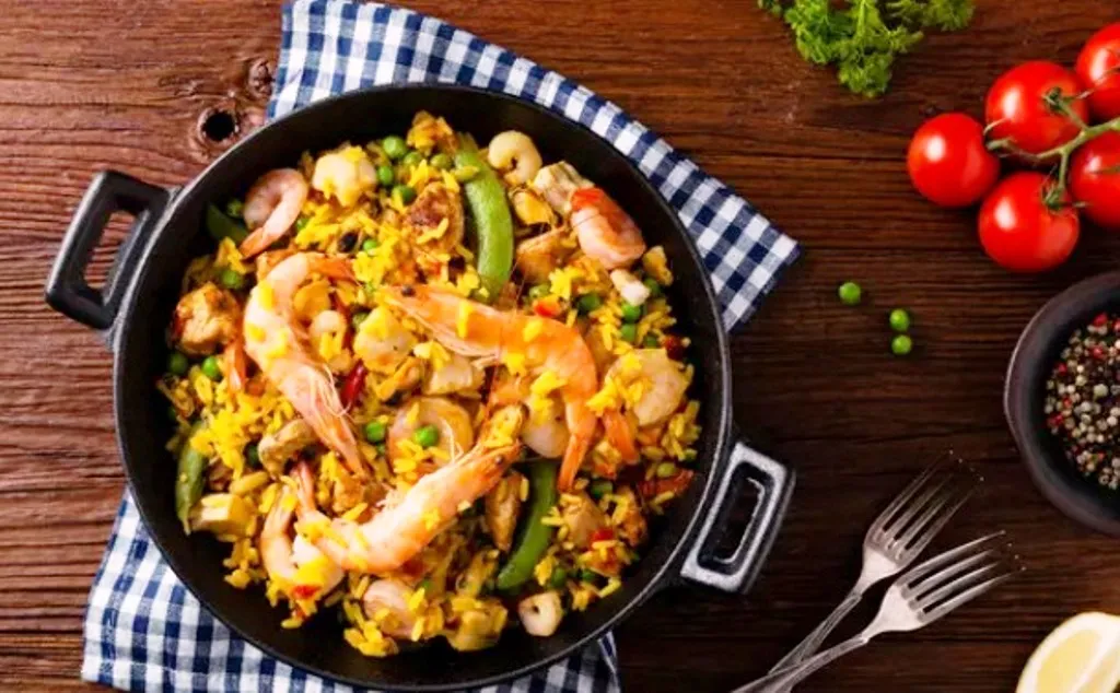 Paella: Menu Ikonik Spanyol yang Dapat Dicoba di Dapur Anda