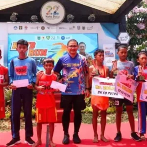 Pj Walikota Batu Pimpin Ribuan Pelari dalam KWB Run 2023
