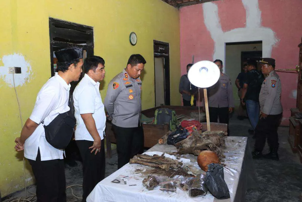 Polres Blitar Kota Selidiki Penemuan Kerangka Tulang Manusia Yang Dicor di Rumah Warga