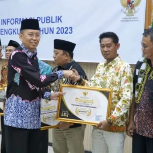 Kabupaten Mukomuko Kembali Terima Penghargaan, Predikat Badan Publik Informatif Kabupaten Mukomuko Kembali Terima Penghargaan, Predikat Badan Publik Informatif