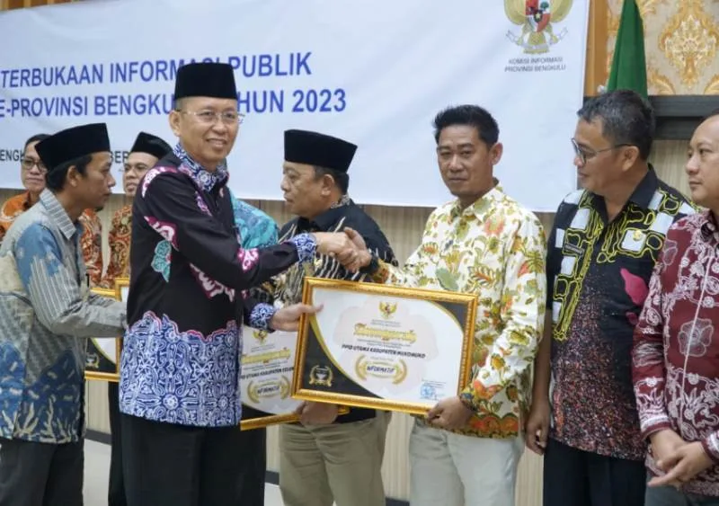 Kabupaten Mukomuko Kembali Terima Penghargaan, Predikat Badan Publik Informatif