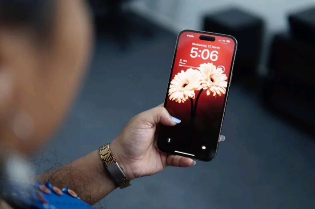 Perbedaan iPhone 14 Pro dan 14 Pro Max, Mana yang Lebih Worth It? Terobosan iOS 18 Apple, Kecerdasan Buatan dan Kreativitas Baru Apple Maps Masuk Dunia Web, Hadir di Safari dan Chrome WhatsApp Hentikan Dukungan untuk iPhone dengan iOS Lama Mulai Mei 2025