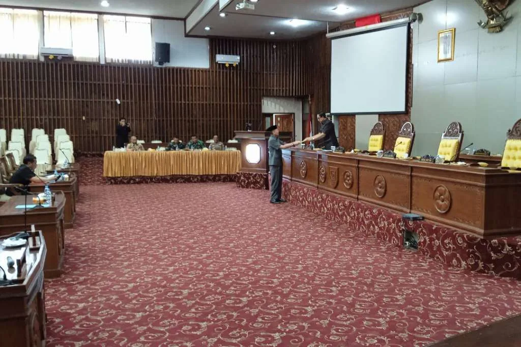 Rapat Paripurna ke-12, Gubernur Bengkulu Beri Jawaban dan Terima Masukan Fraksi