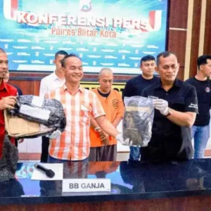 Satresnarkoba Polres Blitar Kota berhasil Tangkap Pengedar Ganja, Rencana Sebaran Jelang Tahun Baru Satresnarkoba Polres Blitar Kota berhasil Tangkap Pengedar Ganja, Rencana Sebaran Jelang Tahun Baru
