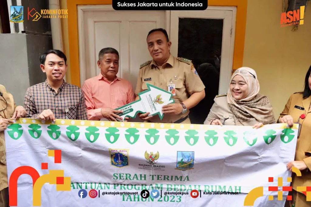 Baznas Bazis Serahkan Kunci Hasil Program Bedah Rumah di Kelurahan Kenari