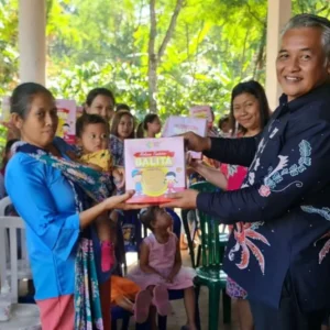 Cegah Stunting di Kabupaten Blitar, Sugeng Suroso Bagikan Roti GratisÂ 