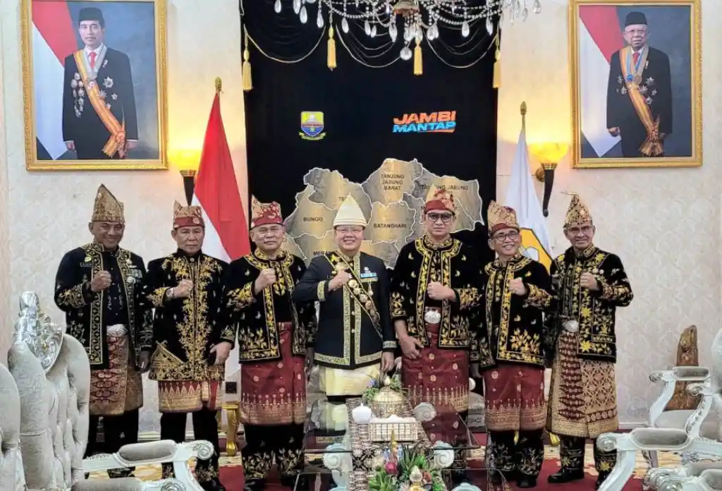 Gubernur Bengkulu Raih Gelar Anggota Kehormatan Lembaga Adat Melayu dari Provinsi Jambi