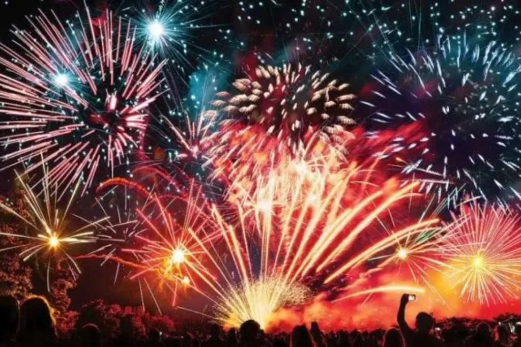 Jejak Sejarah Kembang Api, Cahaya yang Meriahkan Malam Tahun Baru