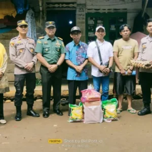 Kapolres Mukomuko dan Berbagai Pihak Berikan Bantuan untuk Korban Tersambar Petir Kapolres Mukomuko dan Berbagai Pihak Berikan Bantuan untuk Korban Tersambar Petir