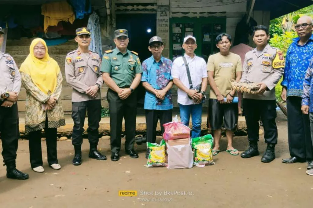 Kapolres Mukomuko dan Berbagai Pihak Berikan Bantuan untuk Korban Tersambar Petir