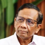 Mahfud Md Ungkap Dugaan Korupsi BBM dan Penyelundupan di Laut Natuna, Serukan Perubahan Ganjar Diduga Terima Gratifikasi, Ini Kata Mahfud MDÂ  Mahfud MD: Revisi UU MK Bermotif Politik, Mengancam Kemandirian Hakim